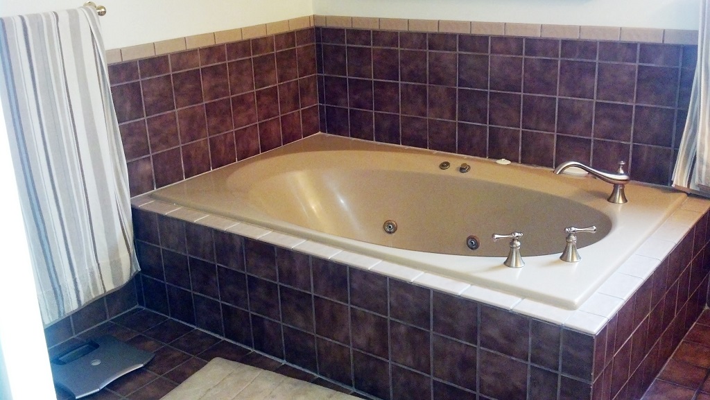 Before Soaking Tub Remodel In San Diego